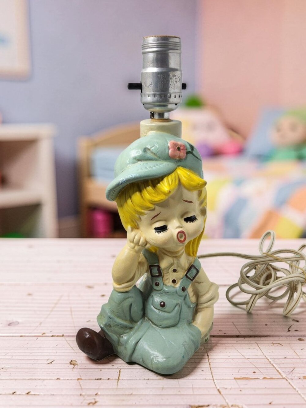 1978 vintage Sears & Roebuck table lamp features a yawning child girl in overall